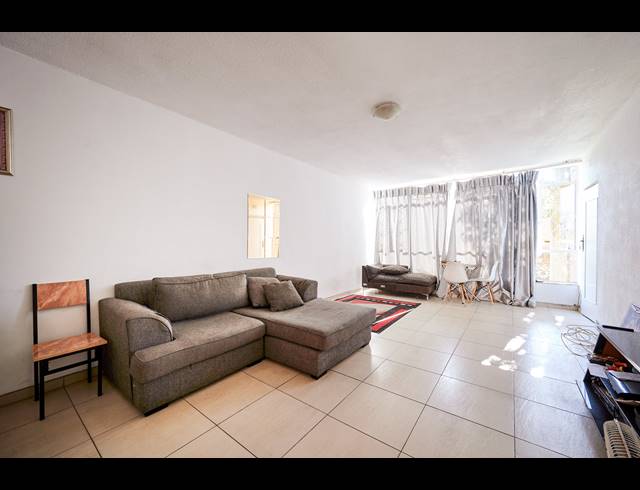 2 BEDROOM APARTMENT FOR SALE IN HALFWAY HOUSE